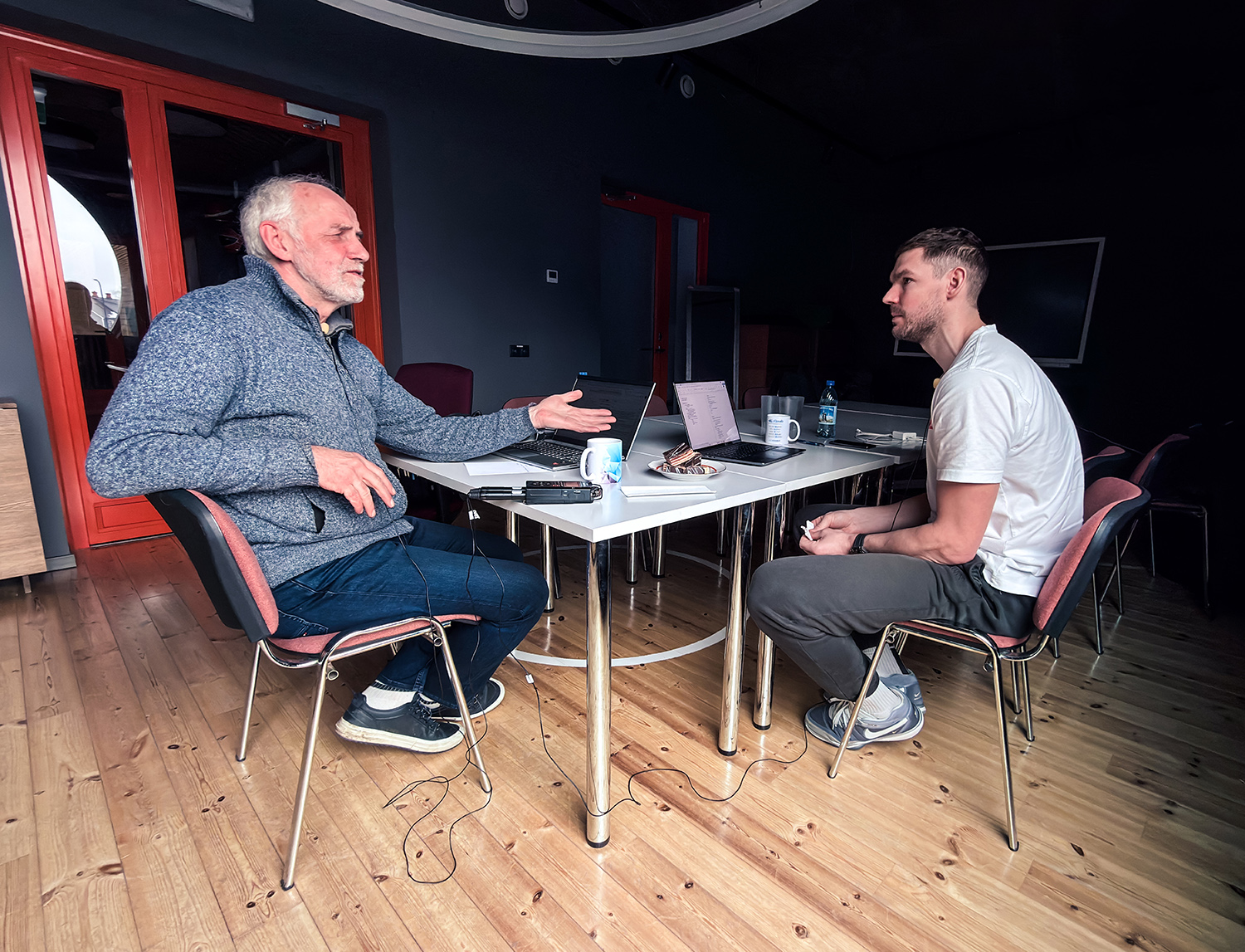 Saate tutvustus: “Ulgusaarlaste saade on järjega taas Raplas, kus on oma ankrupaiga leidnud omaaegne tippkorvpallur ja mitmekordne Eesti meister Indrek Kajupank